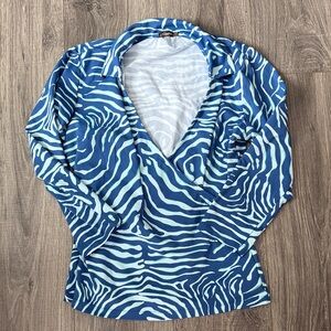 J. McLaughlin Blue and White Zebra Print Top Size Small
